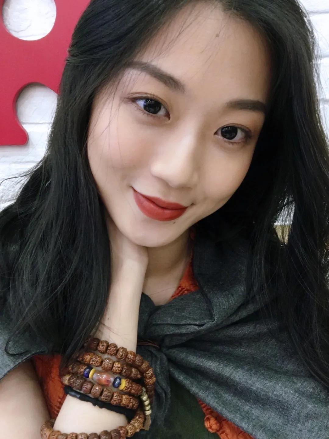 等摘下口罩那天，她们说必须！马上！立刻抹上这支口红！