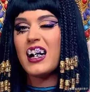 J姐的钻石牙，HBA的双头鞋……看得我只想好好当个穷人