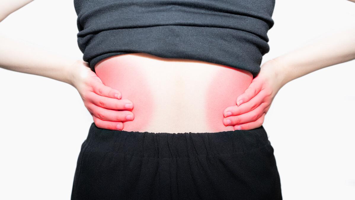 腰肌劳损引起的腰疼是怎样的症状,腰肌劳损和肾亏的症状有什么区别