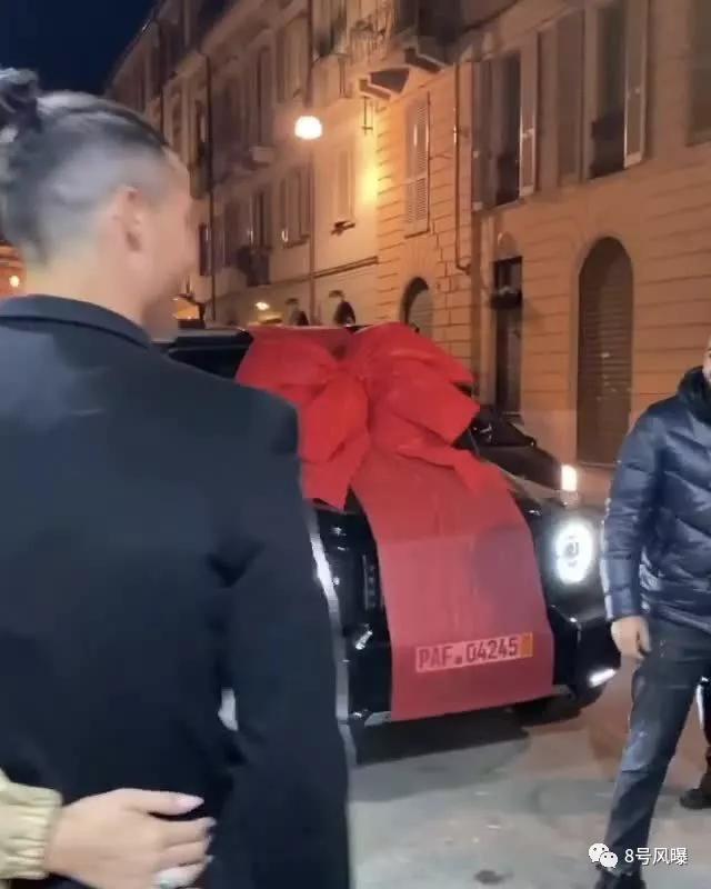 她们还在名媛群拼单，这位柜姐已经收服了世界顶级海王