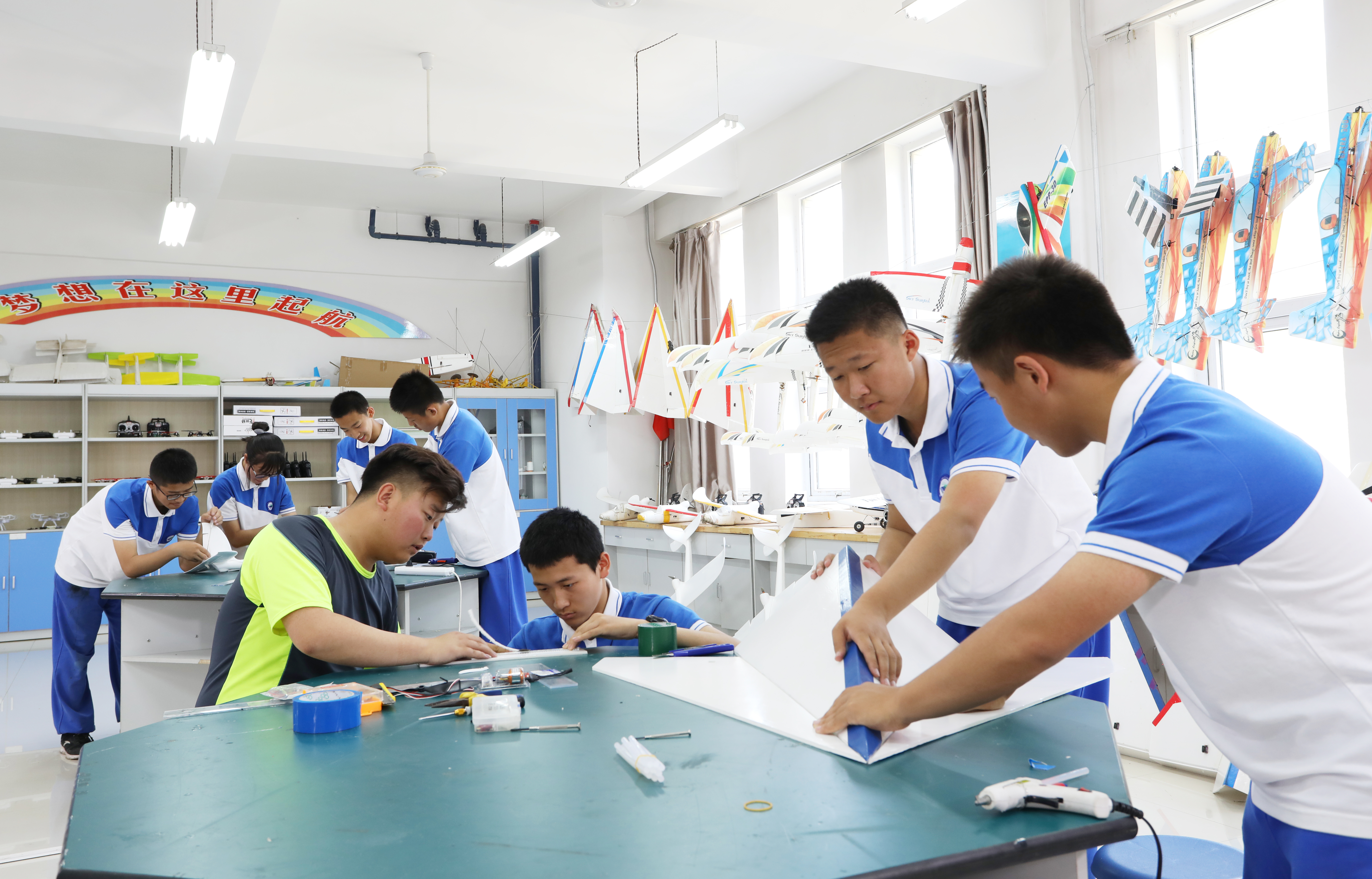 西飞一中的砥砺与荣光