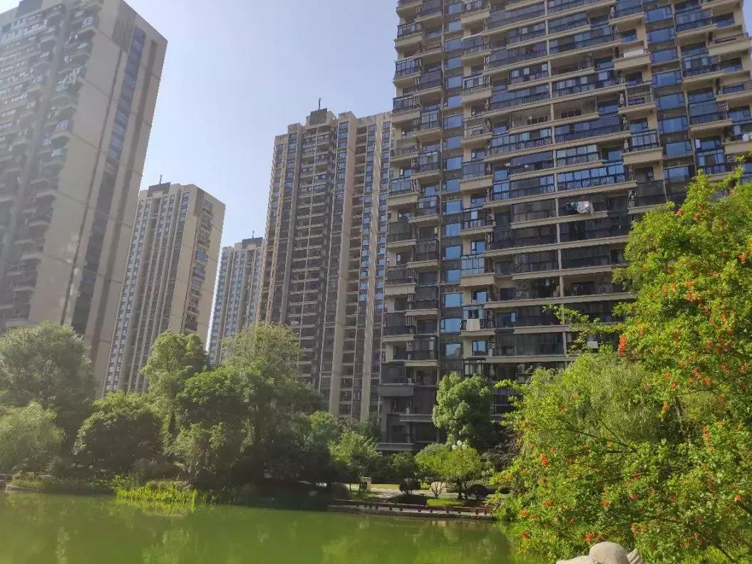 贵阳恒大帝景精装房交付实拍图,恒大帝景三期复工现场