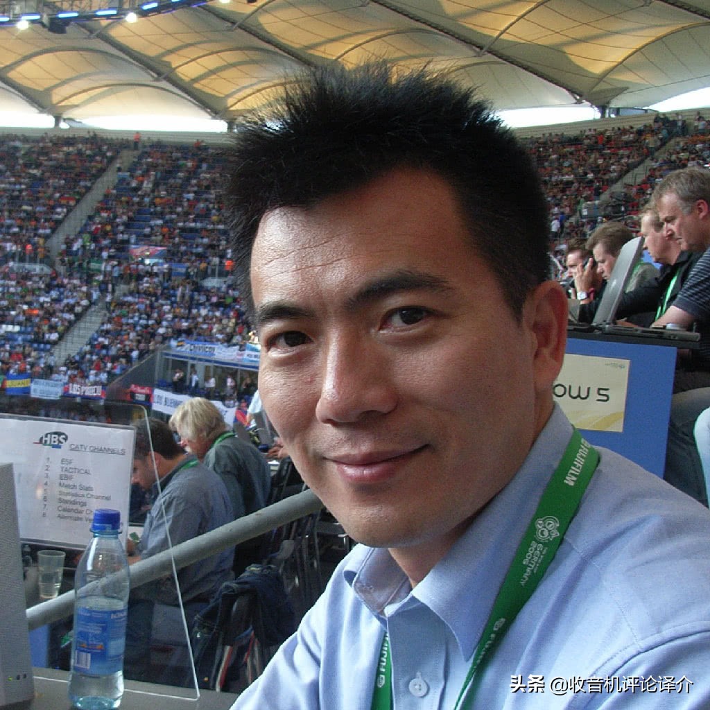 看足球赛要带望远镜吗,看足球用电视还是投影