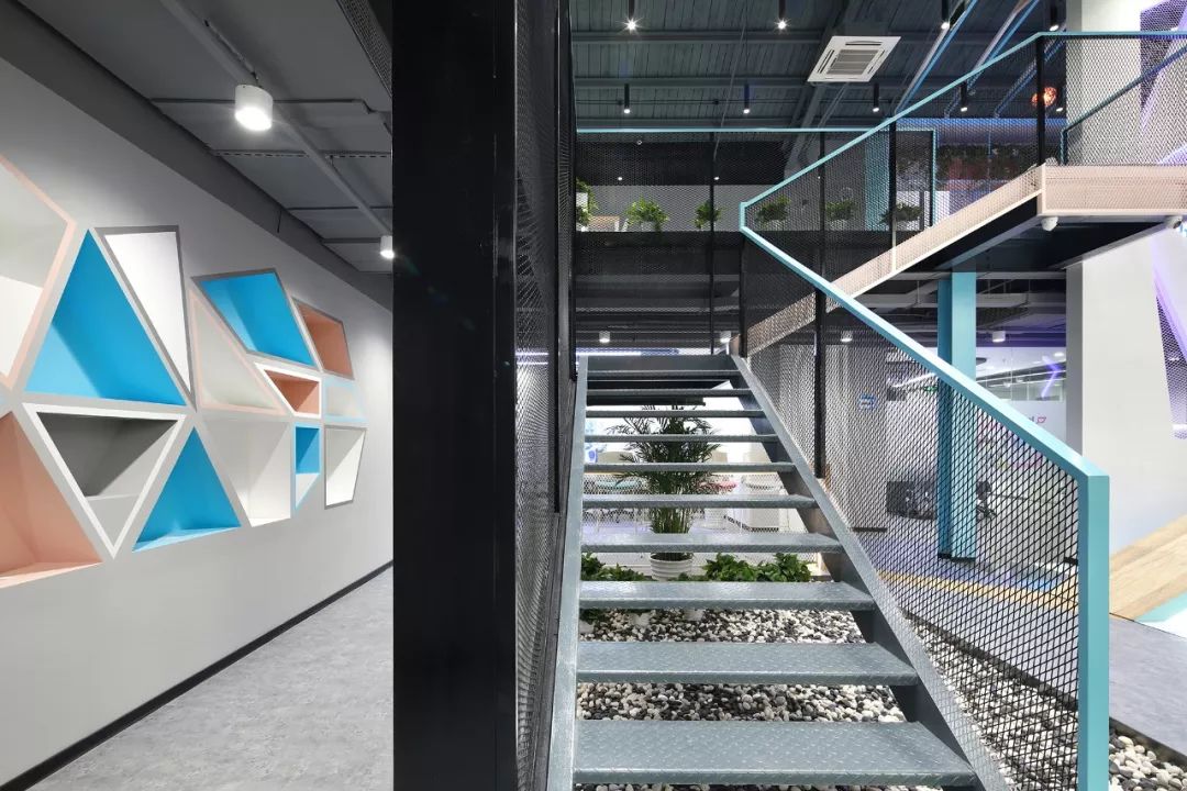 哔哩哔哩blg标配,哔哩哔哩室内设计