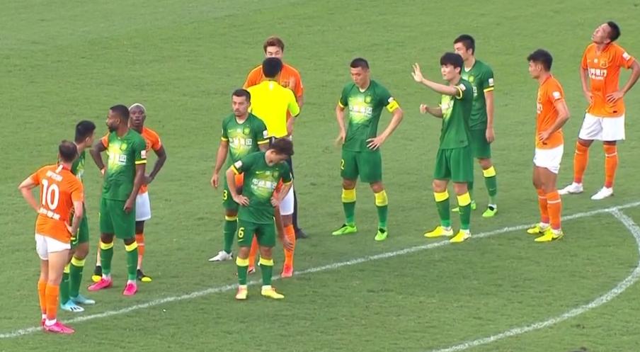 国足赛后金玟哉拥抱,金玟哉于大宝中超集锦