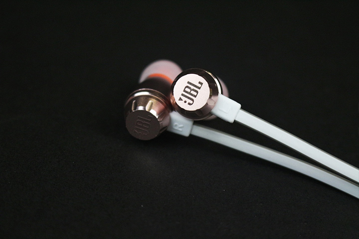 jbl入耳耳机音质测评,双动圈四核耳机怎么样