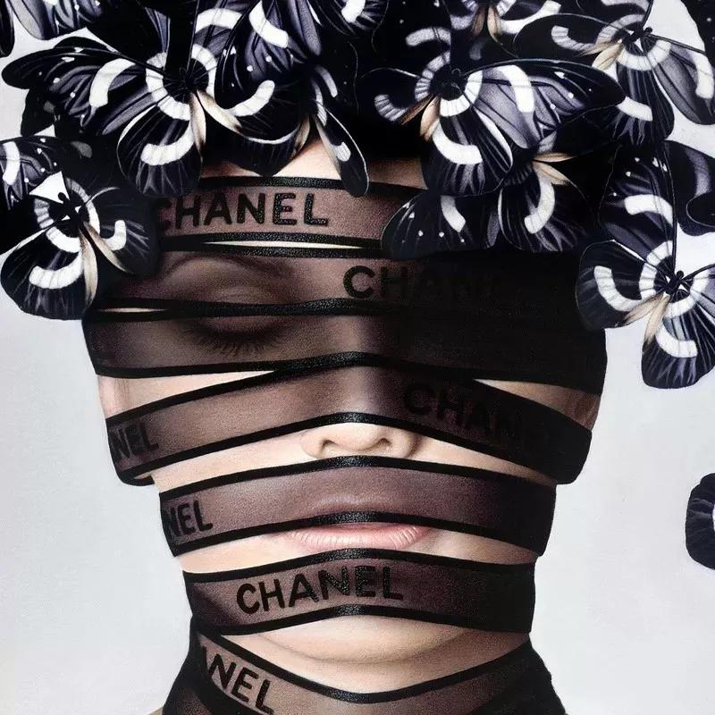 她画的人物栩栩如生用英文怎么说,她画的人物栩栩如生