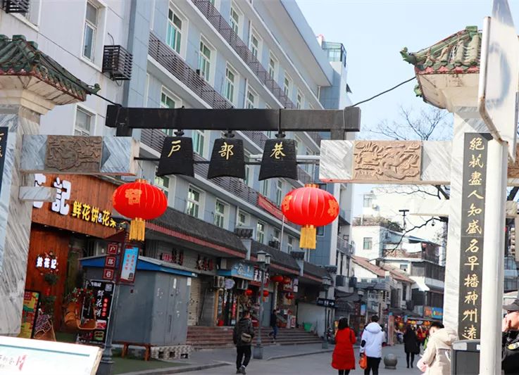 慢悠悠在司门口晃荡，感受武汉老城区的宠辱不惊