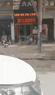 去按脚碰到前女友，怎么化解尴尬