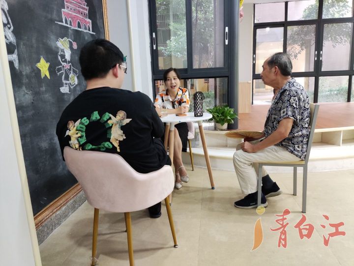 社区是个团结和睦的大家庭,社区是一家