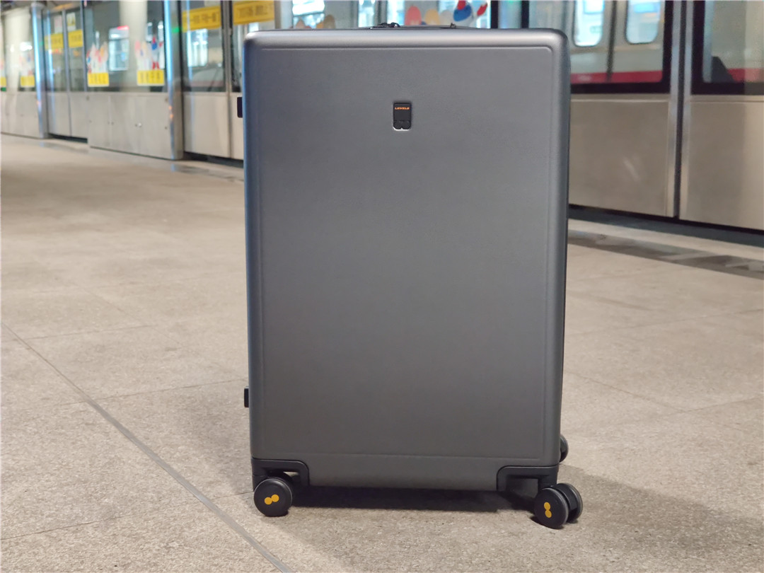 地平线8号旅行箱对比旅美旅行箱,2023年最流行的高端旅行箱