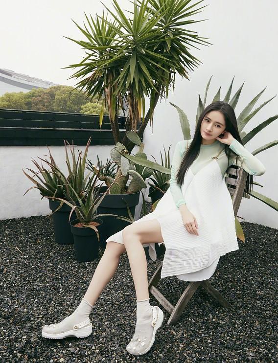 34岁杨幂瘦出一双蚊子腿,杨幂腿型怎么那么瘦