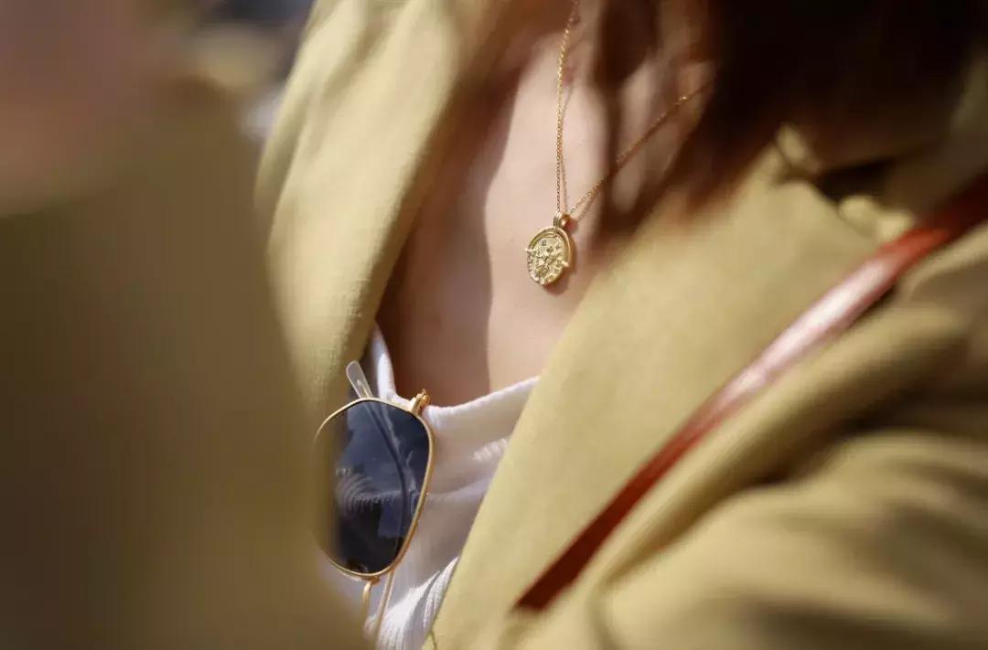 这5种首饰简单时尚减龄不贵,比较百搭的首饰