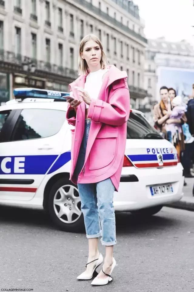 藏青色和黑色哪个更显白显气质,穿这几个颜色显白又气质