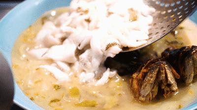 女生同行4.9折开吃！这家“网蓝”酸菜鱼店太“偏心”