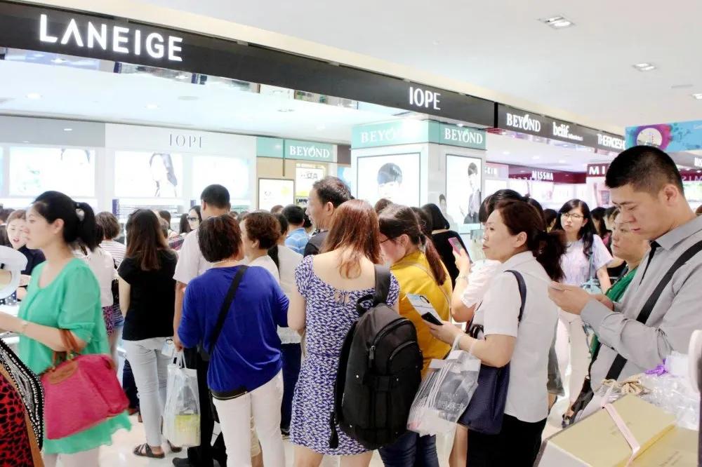 被冠以“素质低”的中国游客,如今成了一些国家最为思念的亲人