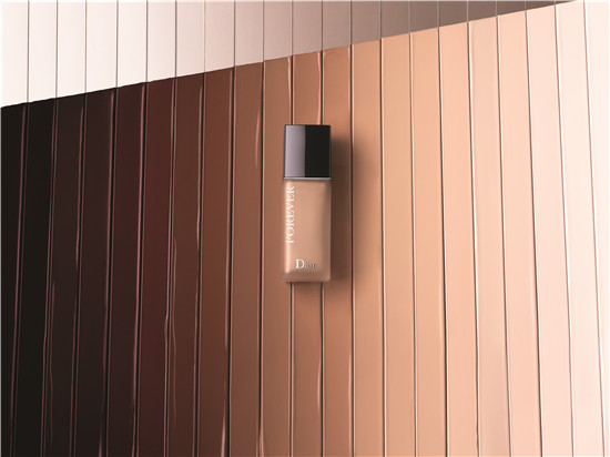 dior锁妆恒久无痕粉底液测评,拍照一秒钟修图两小时