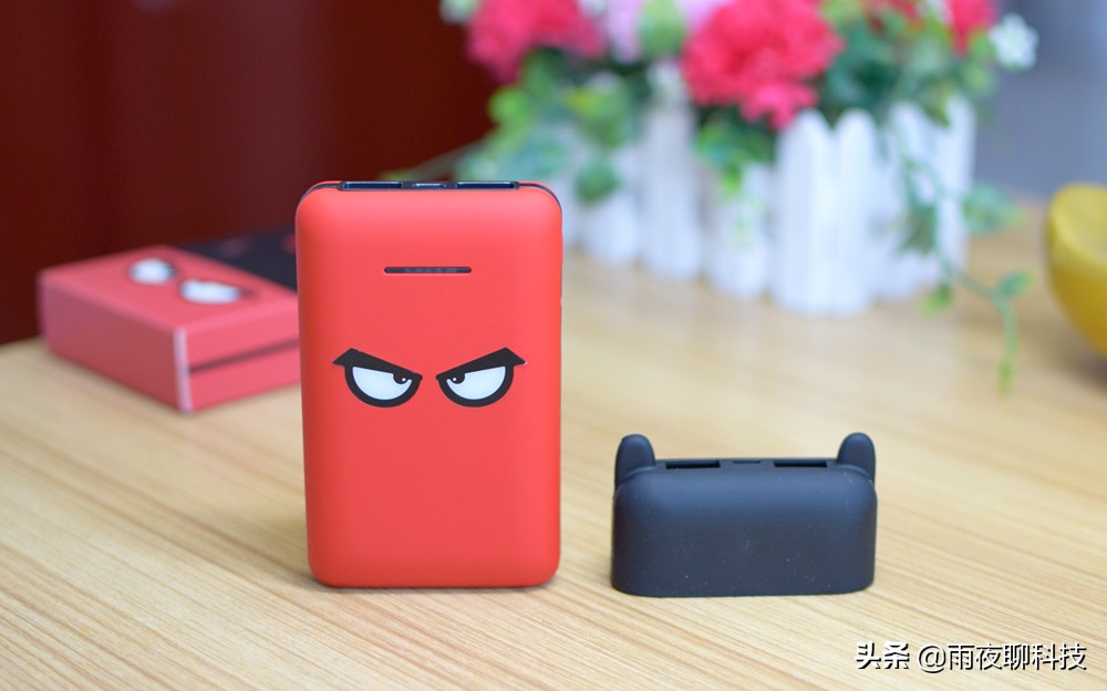 双输出、性能澎湃、魔力十足：爱国者小魔兽MS100移动电源