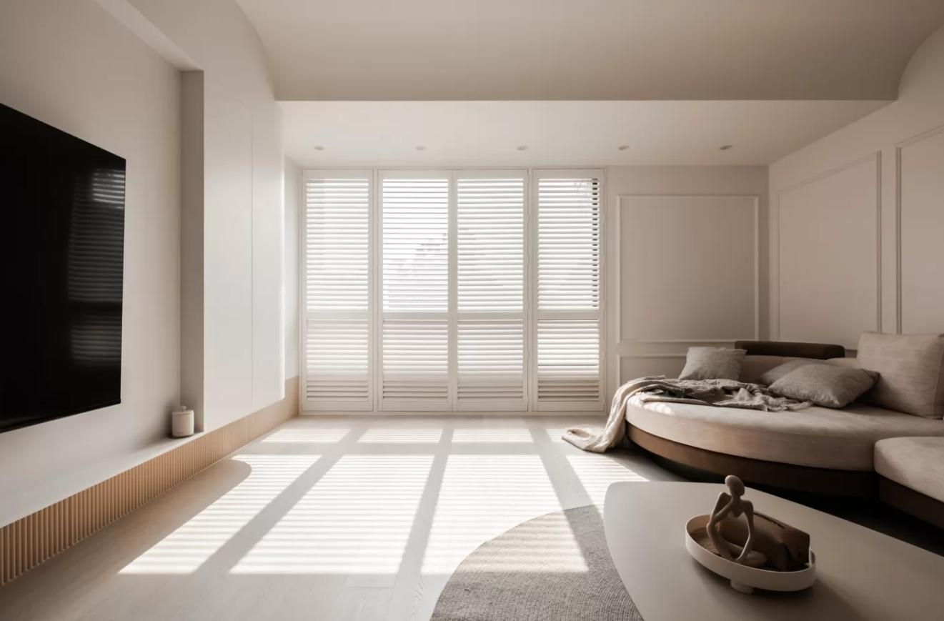 奶油原木风房间高级感配色,以原木为基调的奶油色日式温暖家