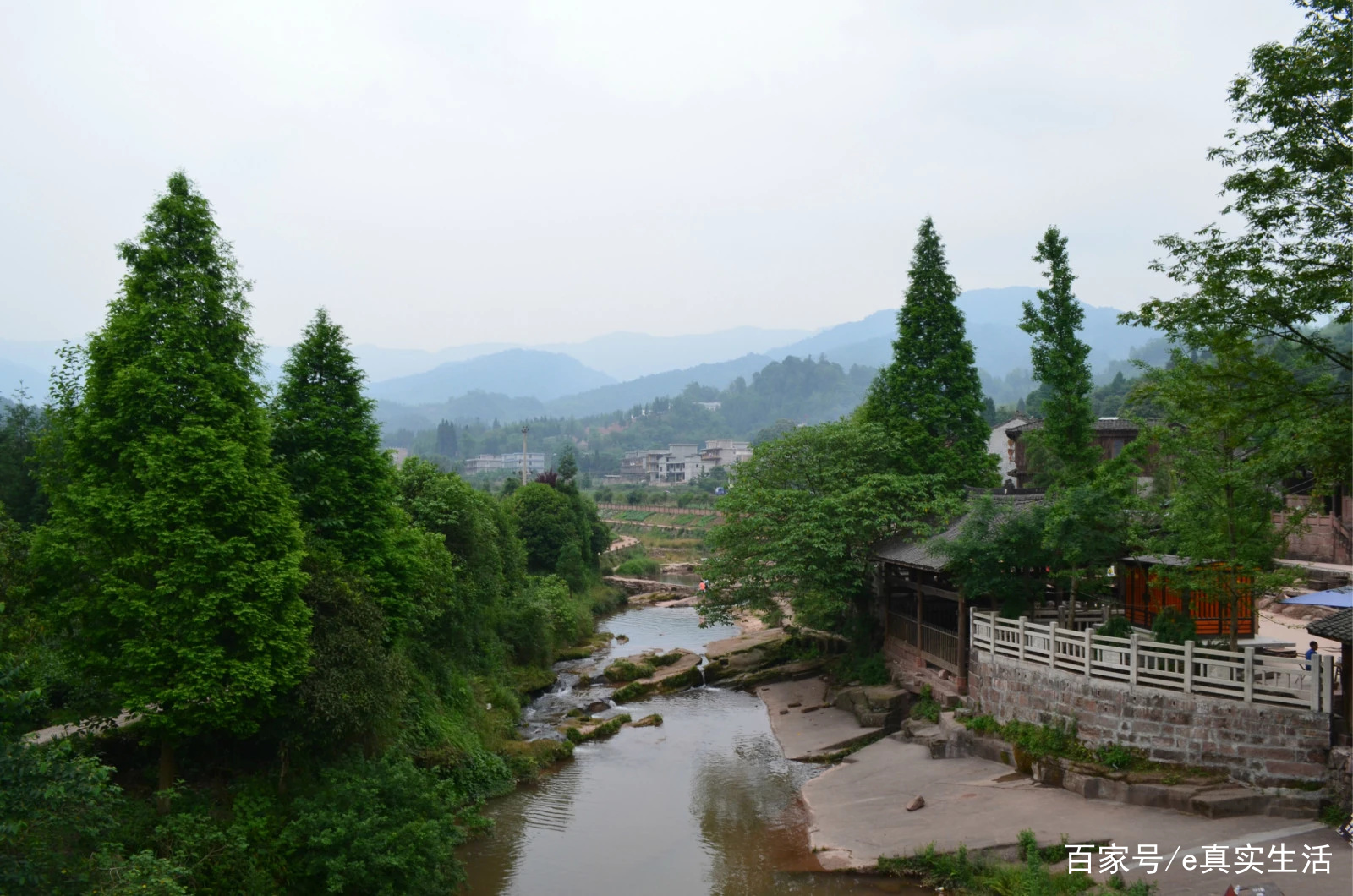 上里古镇，一个名副其实的古镇，人很少，跟丽江大研古城有的一比