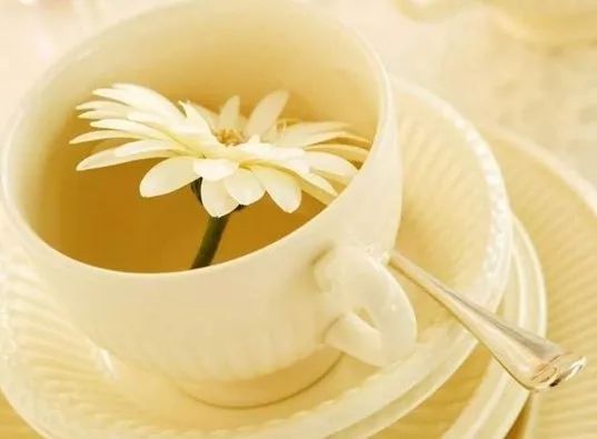 口腔溃疡可以用西瓜蘸盐治疗,口腔溃疡用一种药涂一下就好了