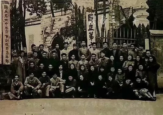 老照片同学集体合影,老学校合影