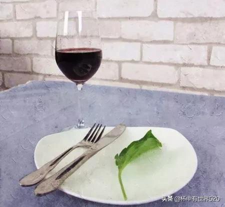 葡萄酒又酸又涩怎么喝得下去,自酿葡萄酒酸了怎么让它变甜