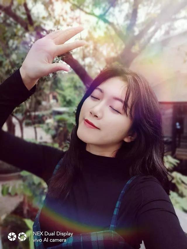 如何让自拍更好看,自拍怎么把人拍的很高大