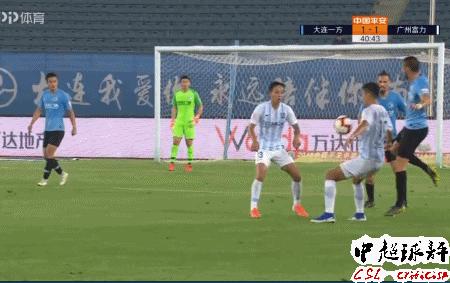 中超罕见1幕：本土悍将看到对手受伤踢出界遭队友怒斥
