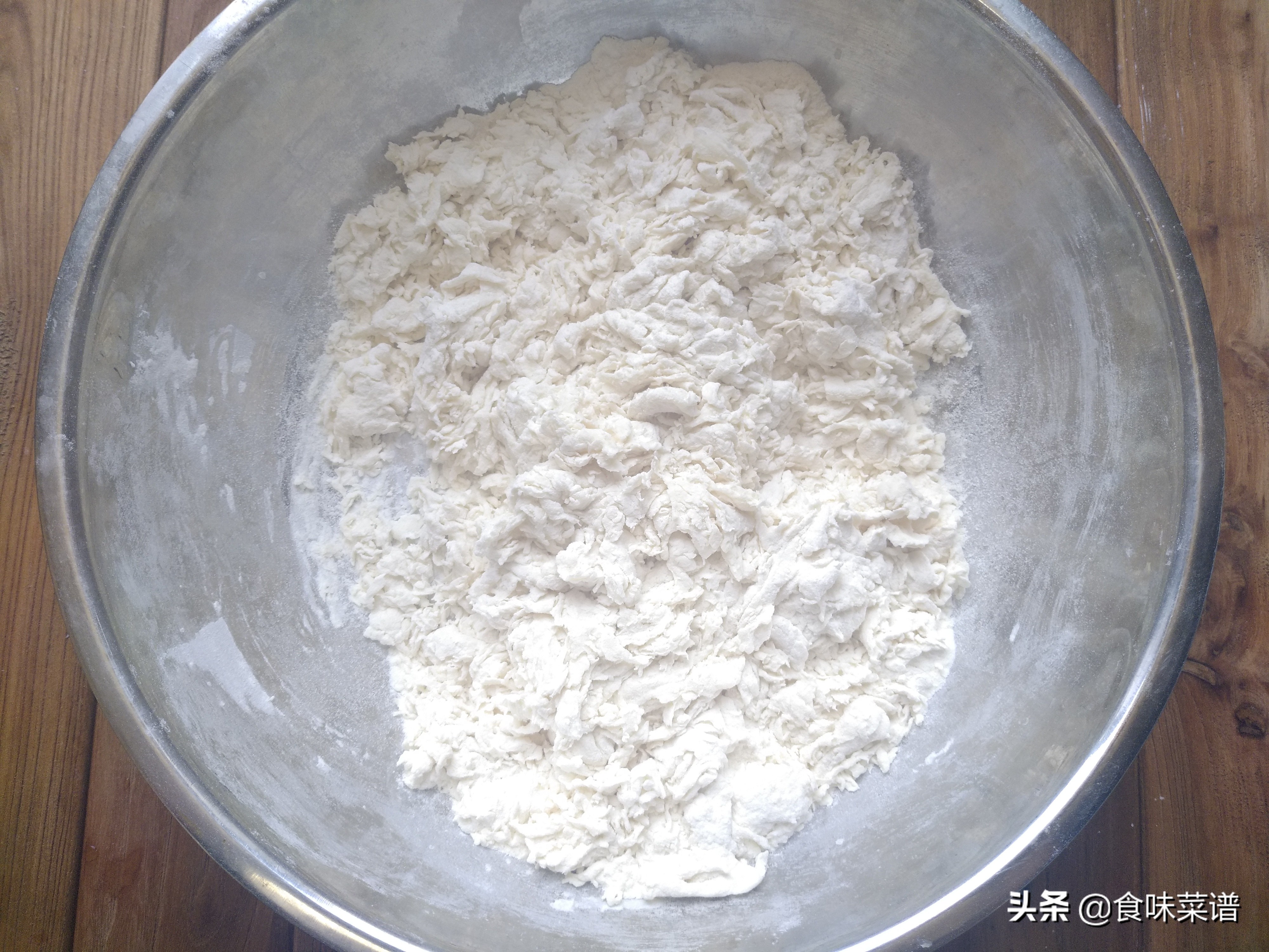 教你白菜肉包子的做法,皮薄馅大,上锅蒸记住这一步,松软不塌陷