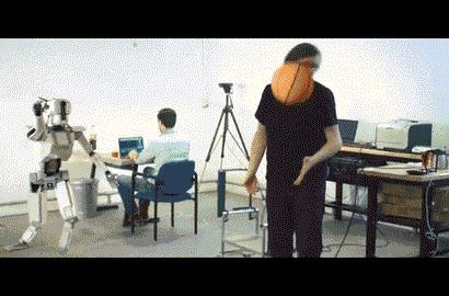 闺蜜生日送蛋糕还是送礼物呢,闺蜜过生日给他送什么零食好呢