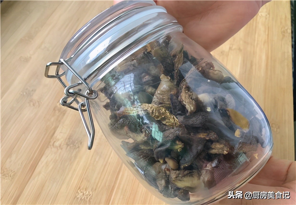 适合老人吃的茄子炒肉怎么做好吃 (一次炒不完的茄子怎么存放)