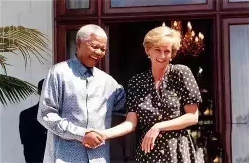 绝版合影视频完整版,80年代怀旧合影图片大全