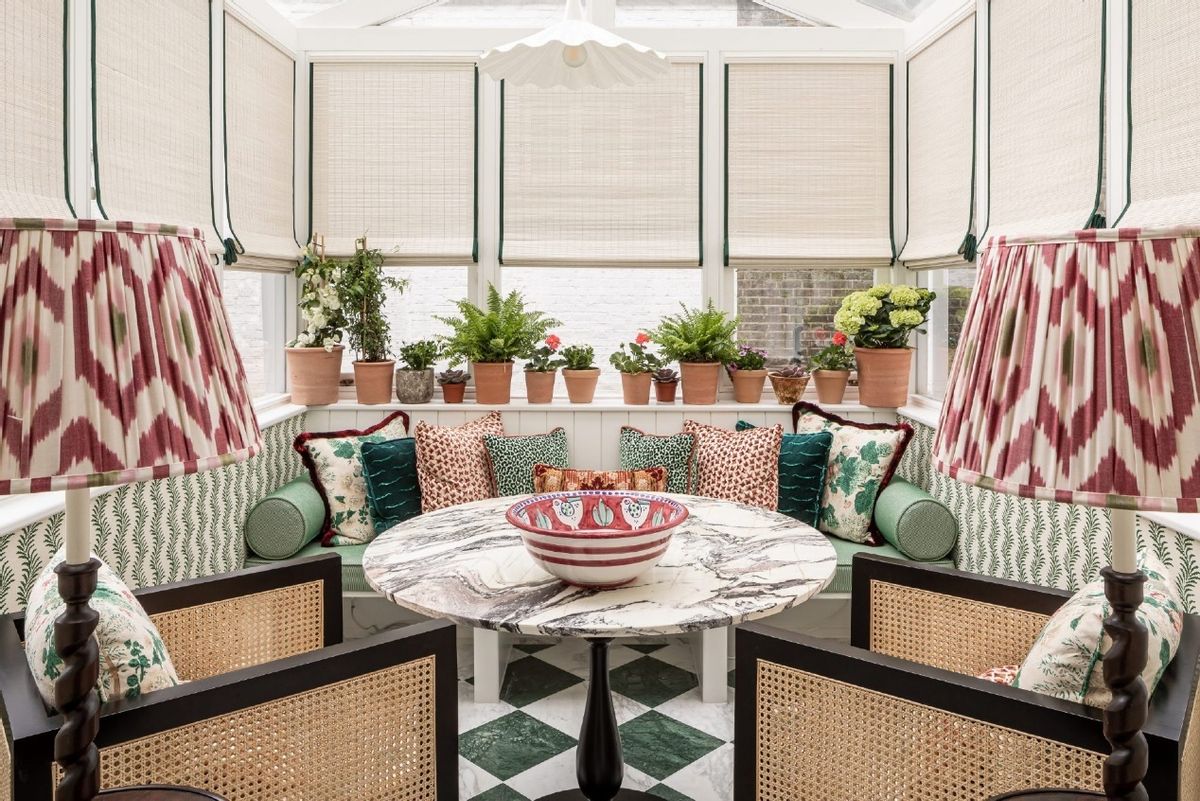 麻雀变凤凰背面图,黄铜高级轻奢装修客厅