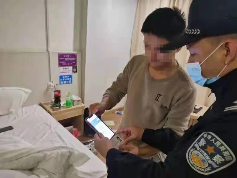 凌晨出动开展夜查行动,警方星夜清查风暴