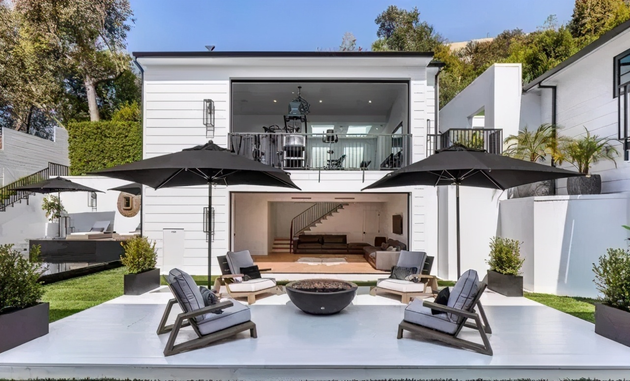 蕾哈娜与rocky还在交往吗,蕾哈娜17亿美元财产