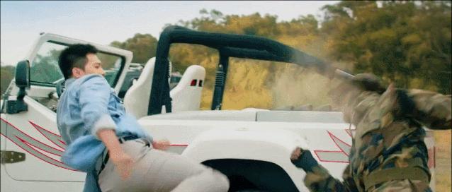 成龙年轻时真能打过李小龙吗,成龙功夫小子打醉拳