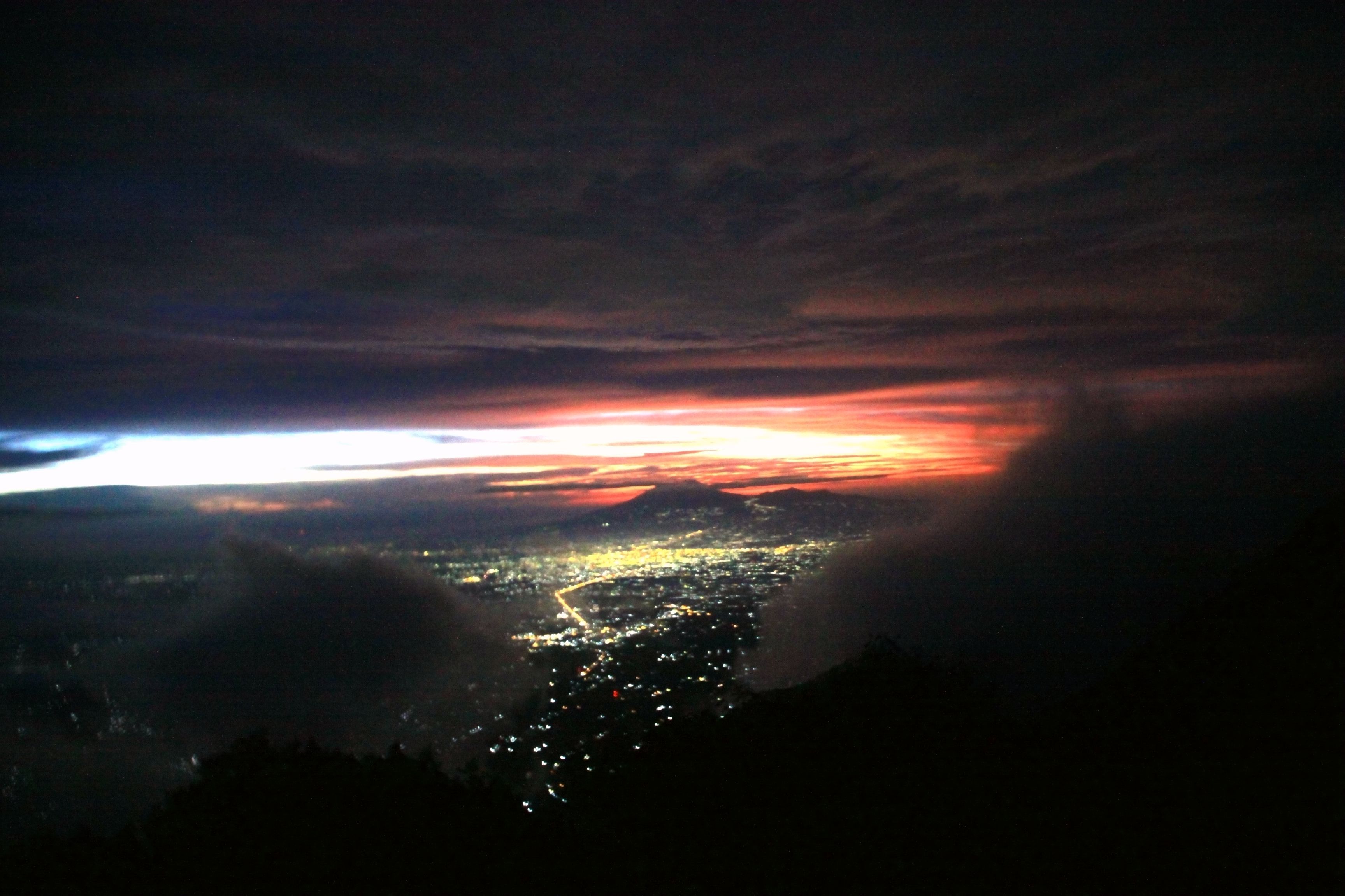 印尼最大的火山 (印尼默拉皮火山环境)