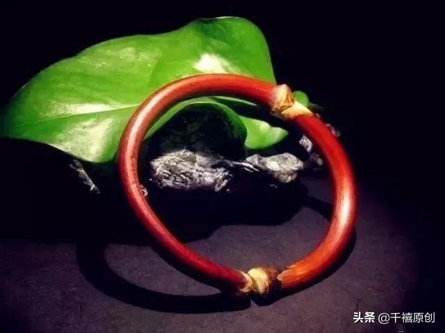 女人佩戴什么样的手镯最养人,女人一生最幸福的玉镯