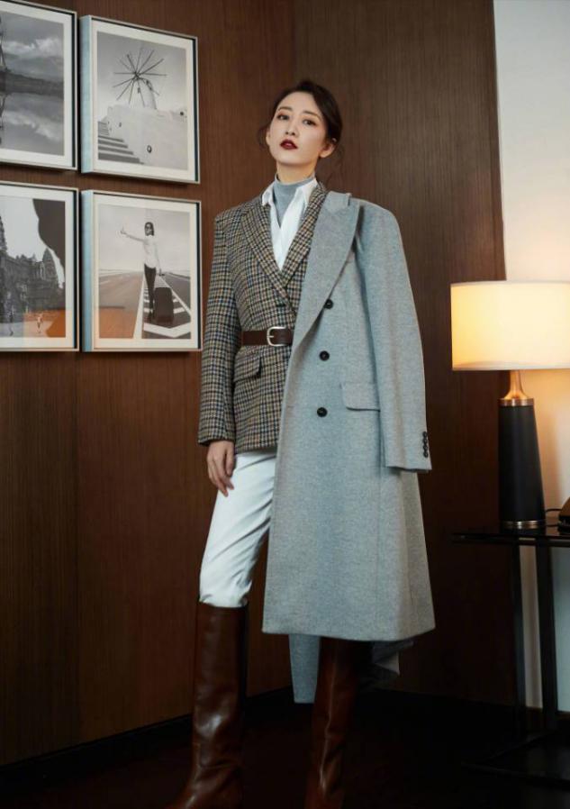 王鸥深蓝工装裤,王鸥穿灰色内搭