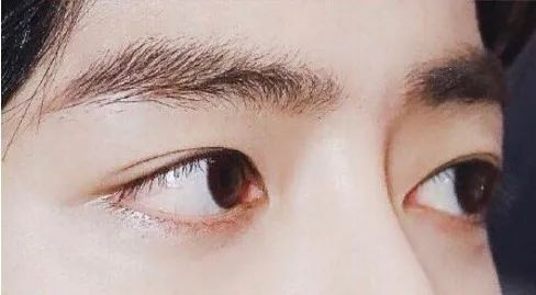 肖战绝世侧颜,肖战绝美回眸