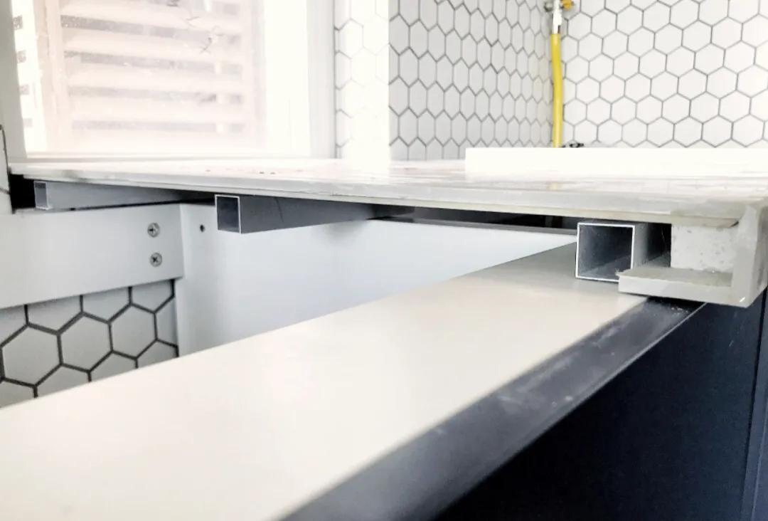 老厨房都是油污怎么贴瓷砖,厨房墙壁有油垢怎么贴瓷砖