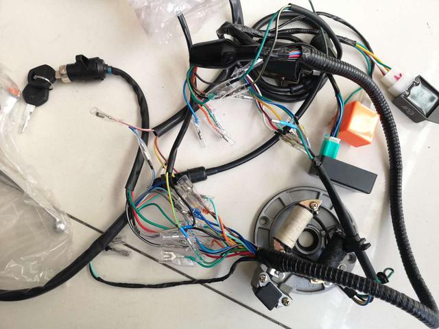 本田摩托车幼兽70c,改装老款铃木摩托