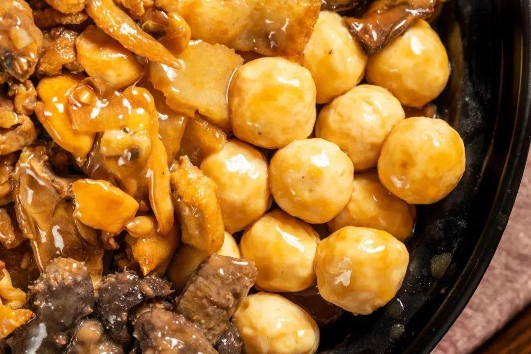 4000m²「平价海鲜」，还藏了个老广早茶，鸡煲、羊肉、虾蟹