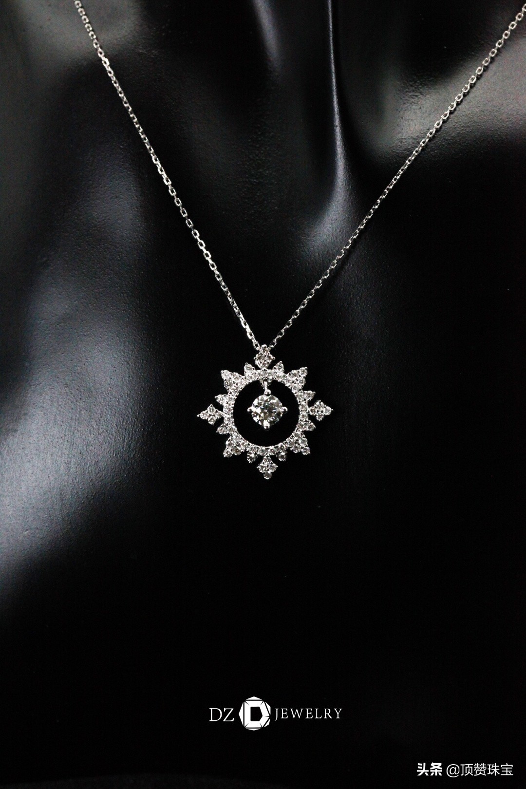 冰雪世界流光溢彩,冰雪世界雪花飞舞