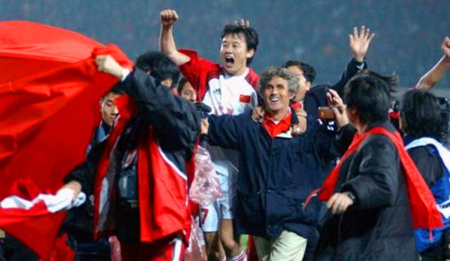 疯抢C位！两个黄种人被西甲疯狂膜拜，堪比国足打进世界杯