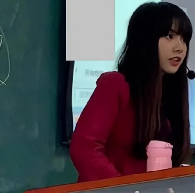 学识加成美得自然真实！温大老师像吴彦祖张震，思政老师撞脸Lisa