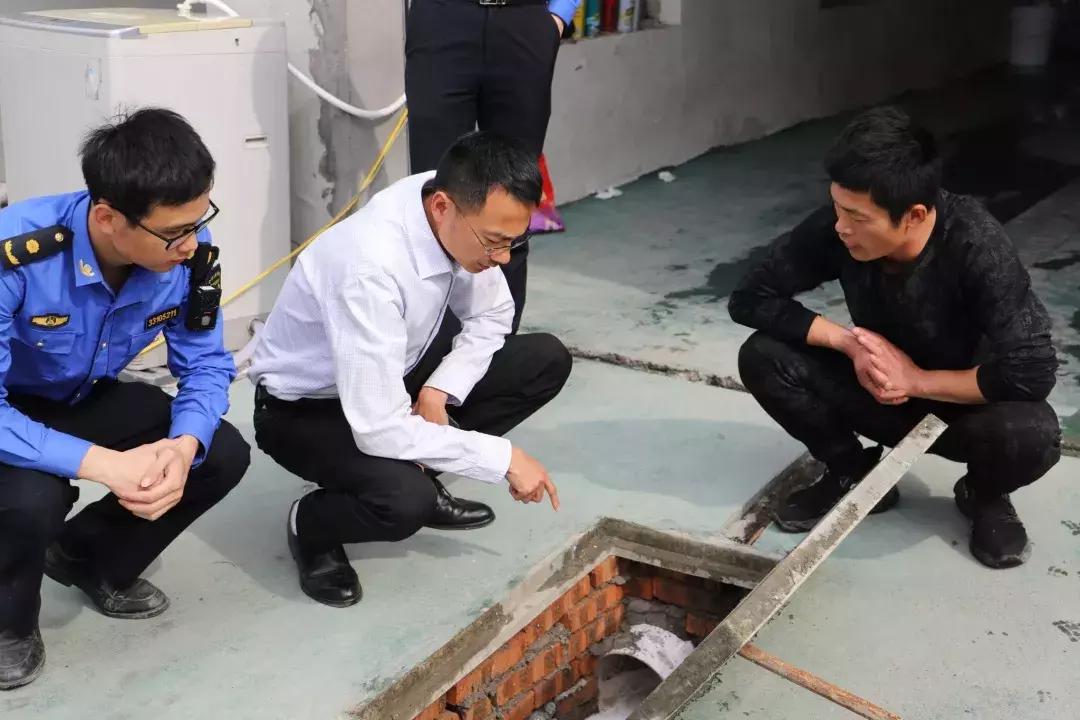 横峰：对新增“六小行业”开展排污专项整治