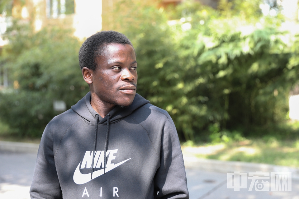 这位来自非洲的“吕布”如今成了“中国通”