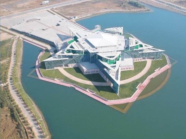 重庆来福士最丑建筑,重庆来福士被评十大最丑建筑